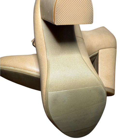 City classified Comfort Beige Mary Jane HeelsTan Corpcore faux leather Shoes SZ6 - Picture 3 of 5